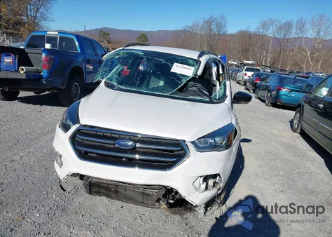 2017 Ford Escape Se z USA, uszkodzony, nr VIN 1FMCU9GD9HUE90467